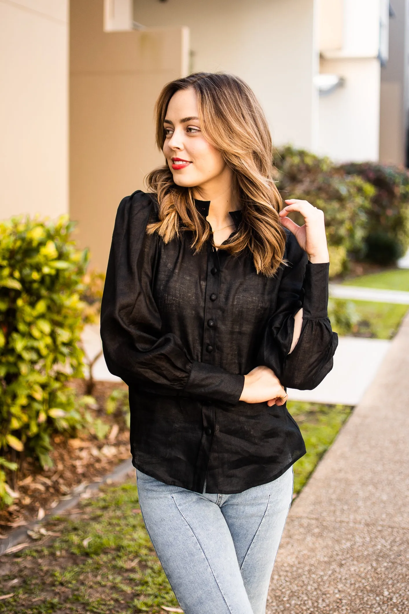 Fria Jessamine Linen Peasant Blouse Black